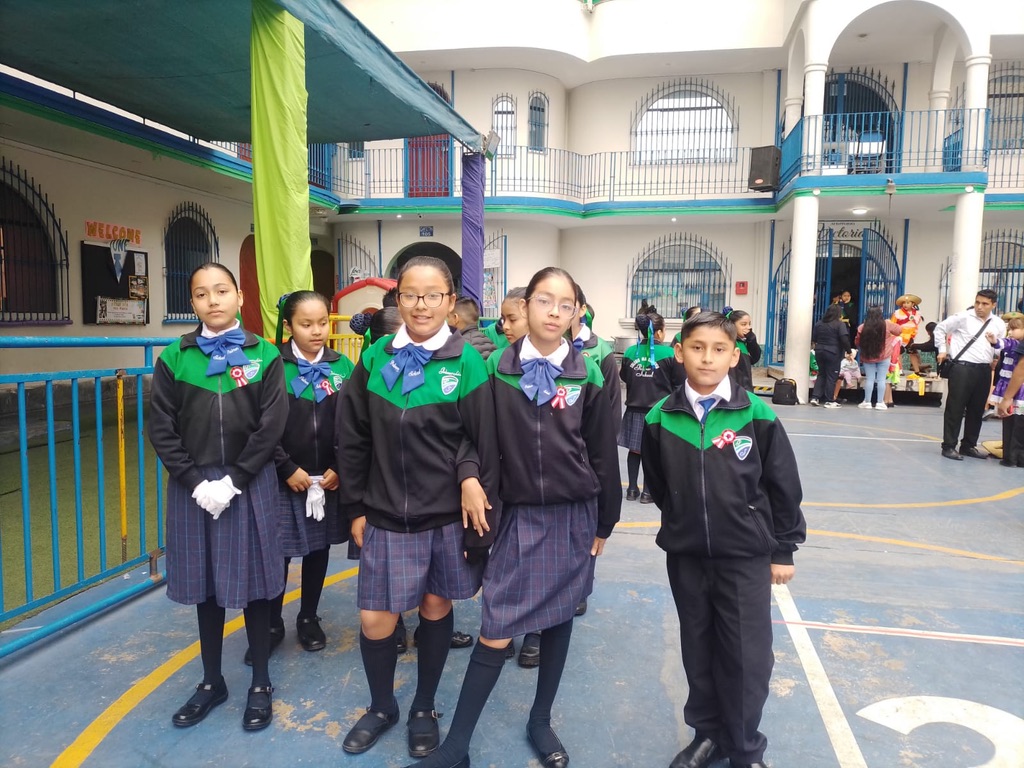 Estudiantes en el patio